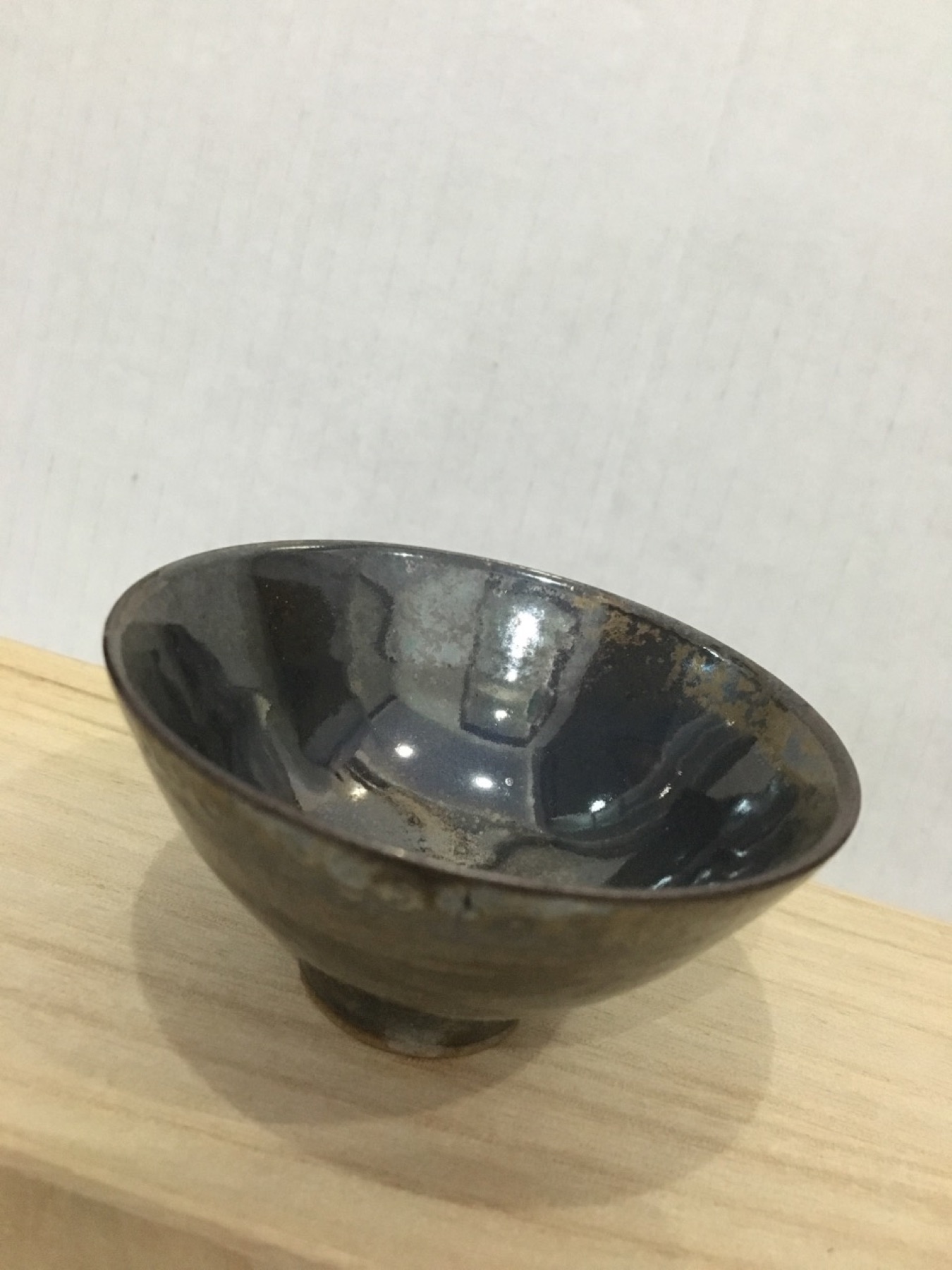 红褐釉杯近照